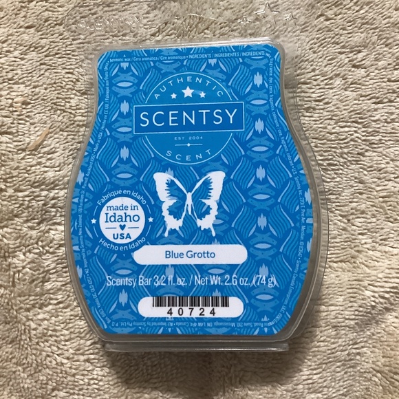 Blue Grotto Scentsy Wax Bar Melt - Picture 1 of 3